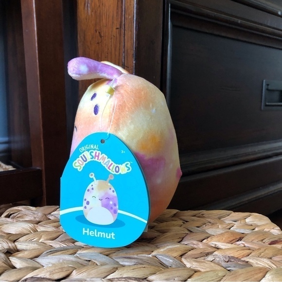 Squishmallows Helmut the tie dyed Alien in 5” - Picture 4 of 7